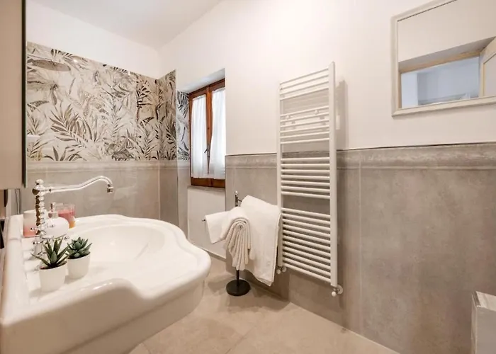 דירה Luxury In Panoramic Terrace Fontana Di Trevi רומא