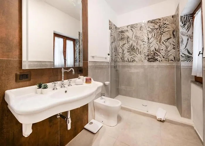 Luxury In Panoramic Terrace Fontana Di Trevi דירה *